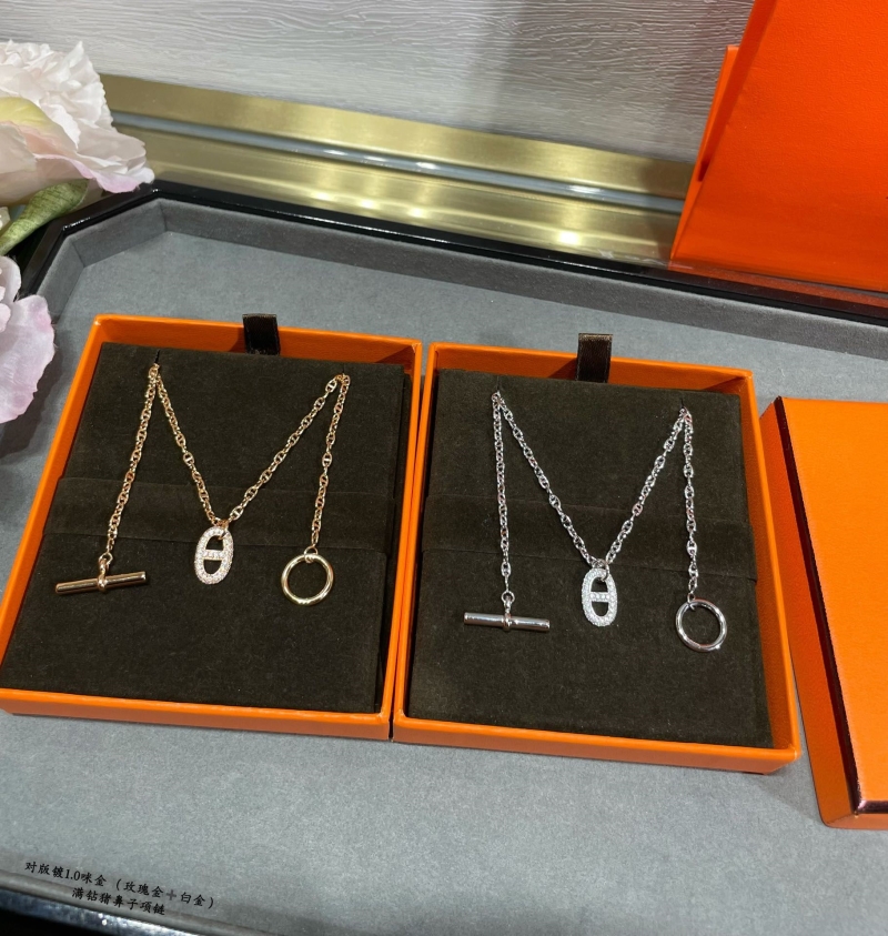 H**me5 necklaces